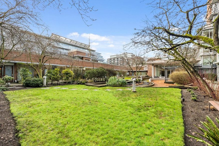 302 1625 Manitoba Street