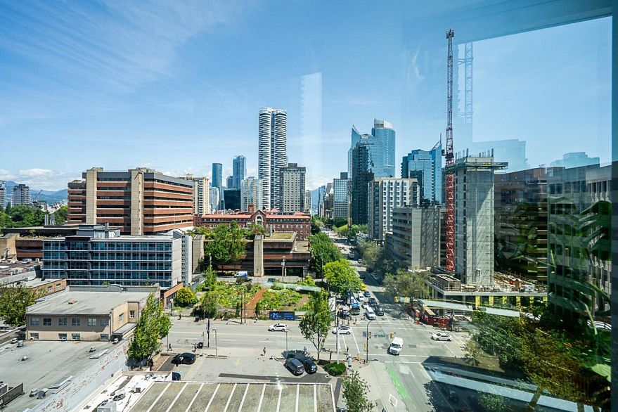 1202 1003 Burnaby Street