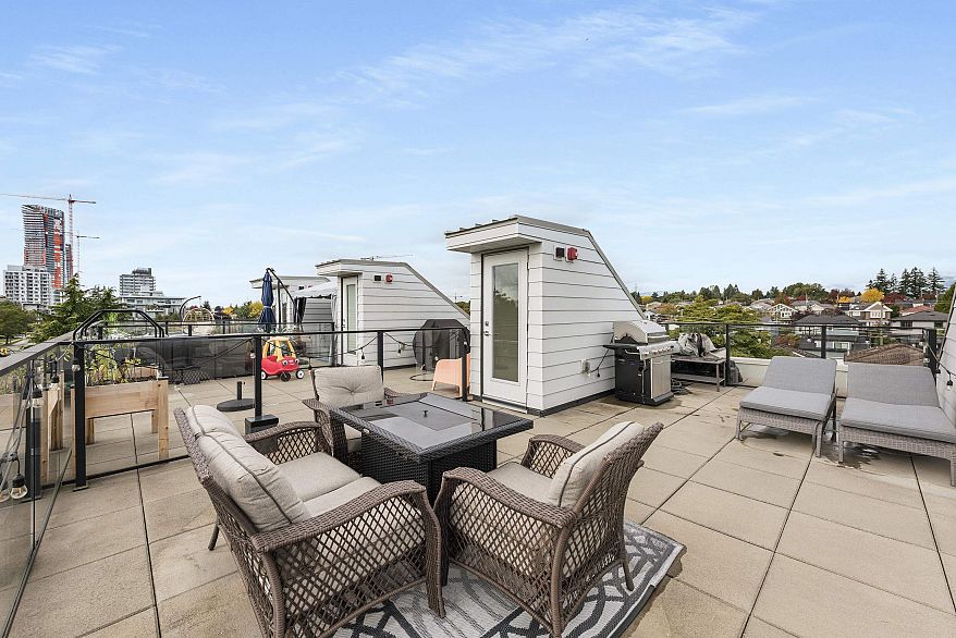 138 W Woodstock Avenue