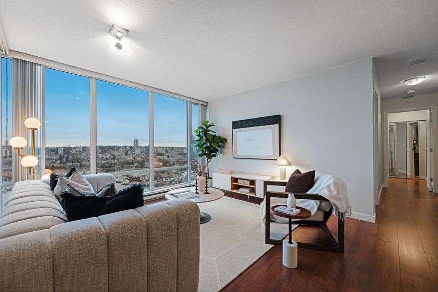 2805 583 Beach Crescent