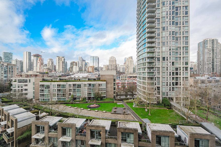 1001 1009 Expo Boulevard