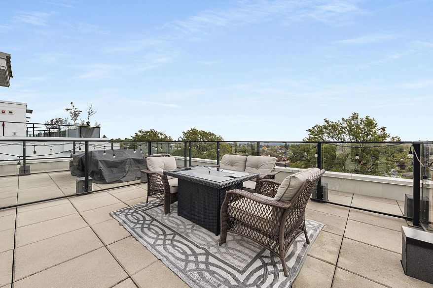 138 W Woodstock Avenue