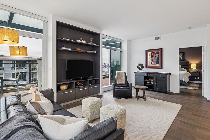 PH1606 288 W 1st Avenue