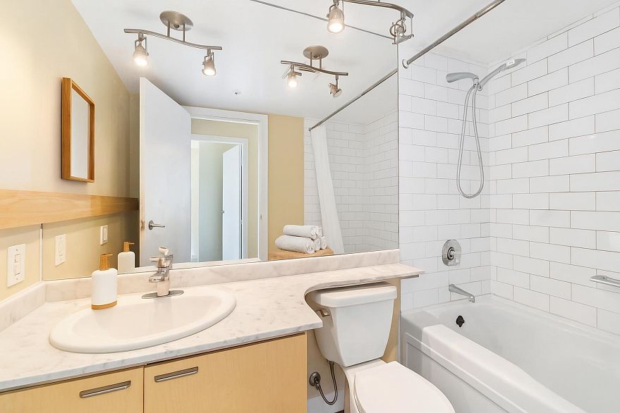 1106 1200 W Georgia Street