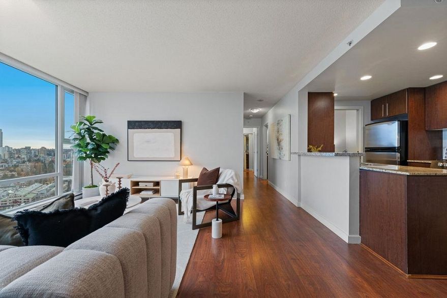 2805 583 Beach Crescent