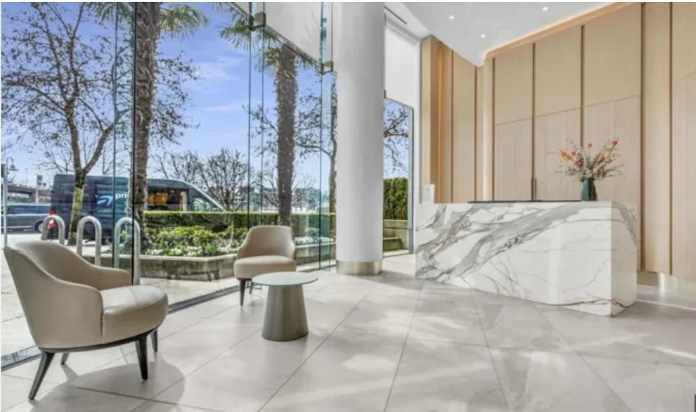 2706 1033 Marinaside Crescent