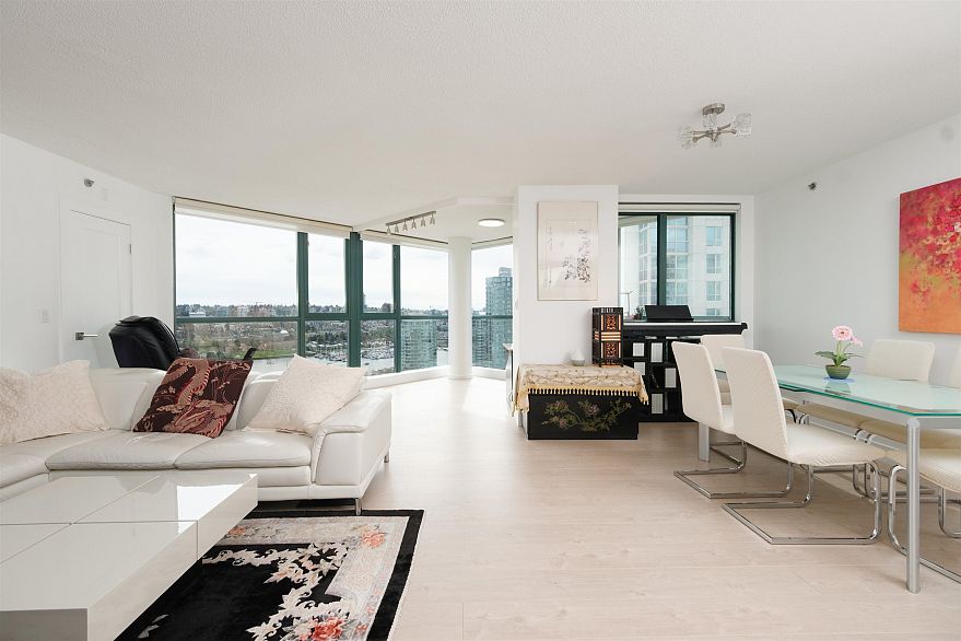 2202 289 Drake Street