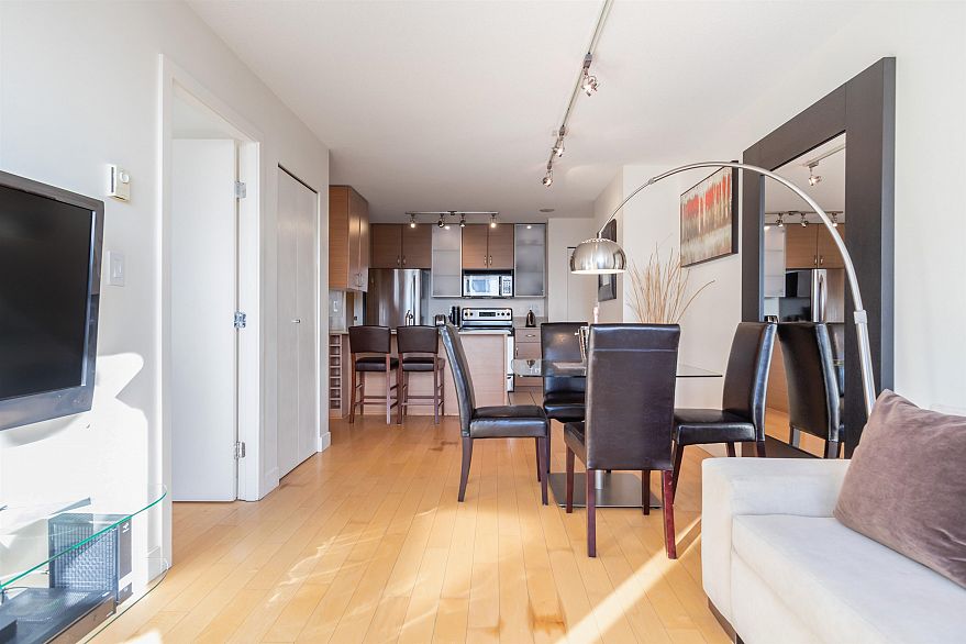 1110 928 Homer Street