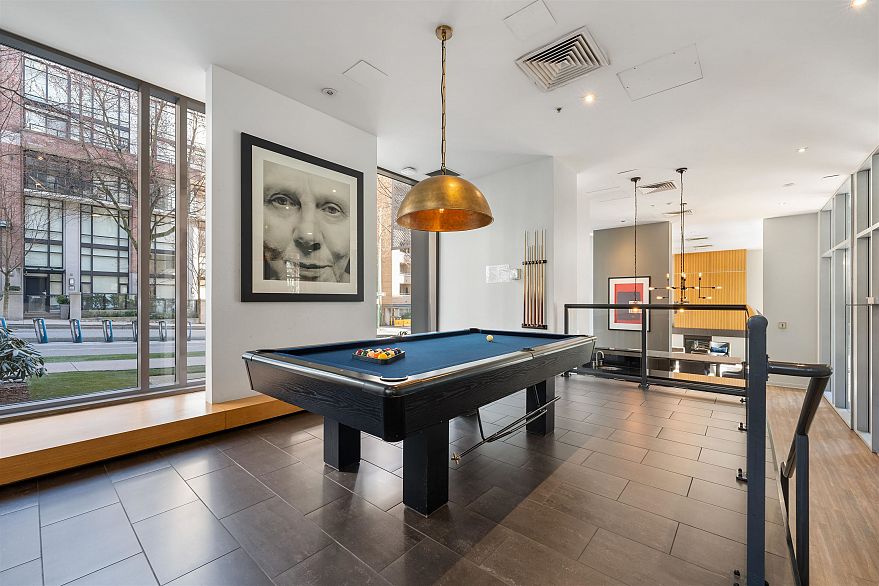 1902 1010 Richards Street