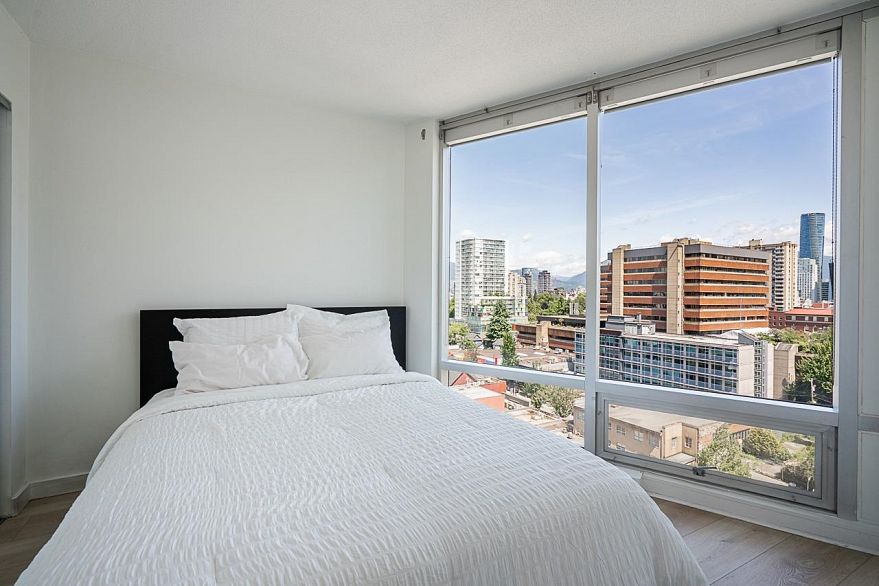 1202 1003 Burnaby Street