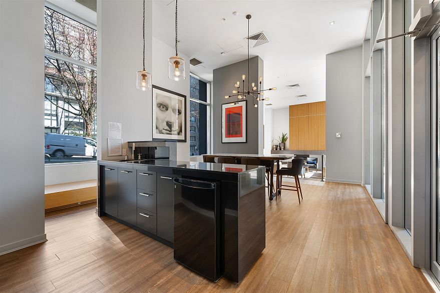 1902 1010 Richards Street