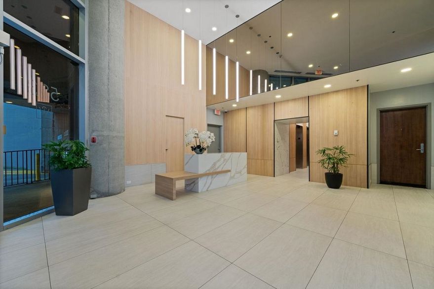 2805 583 Beach Crescent