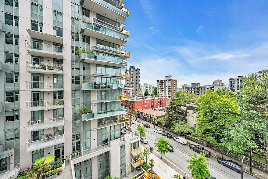 906 1180 Broughton Street