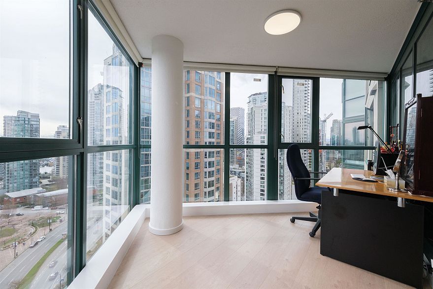 2202 289 Drake Street