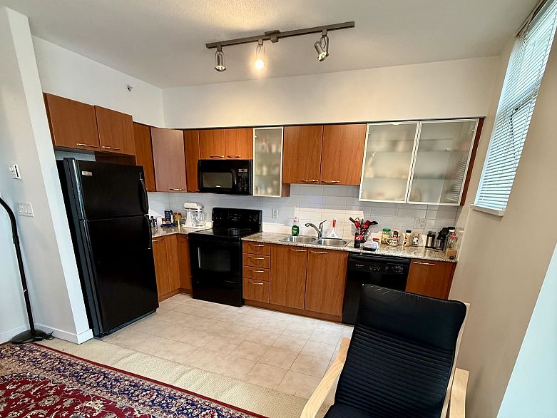 302 4028 Knight Street