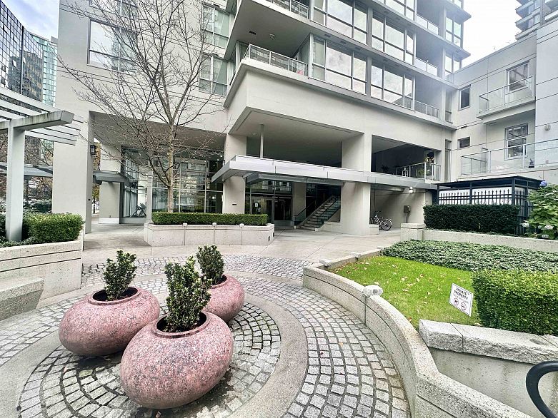 302 1420 W GEORGIA STREET, Vancouver BC V6G 3K4