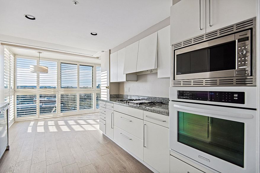 901 1550 W 15th Street