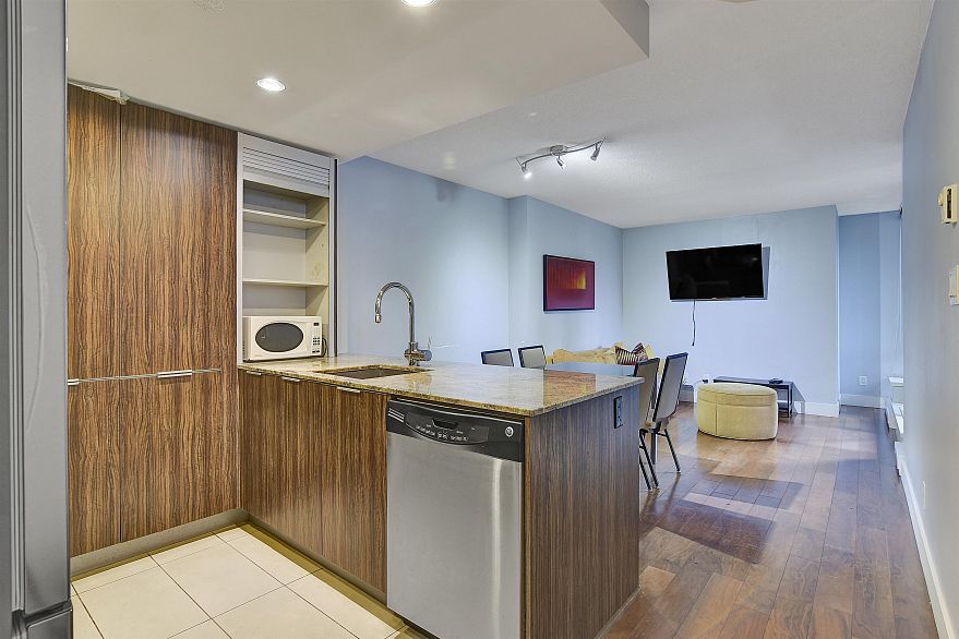 318 1088 RICHARDS STREET, Vancouver BC V6B 3E1