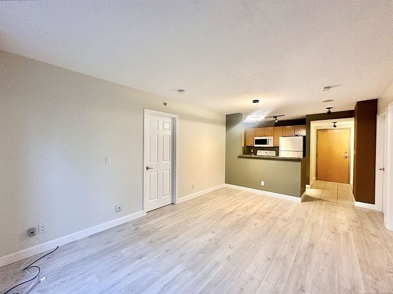 302 1420 W GEORGIA STREET, Vancouver BC V6G 3K4