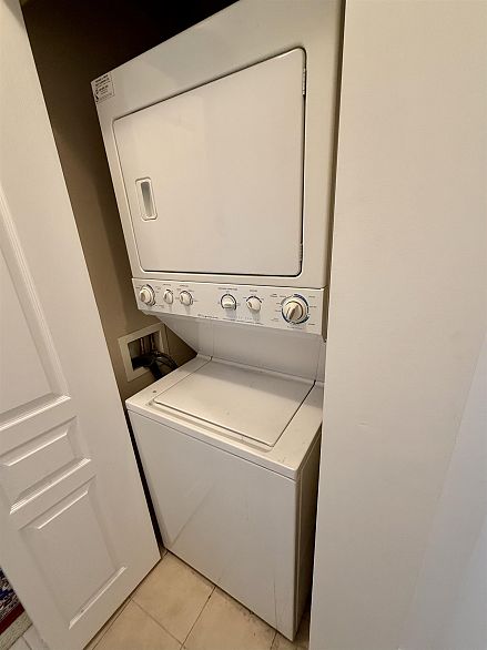 302 4028 Knight Street