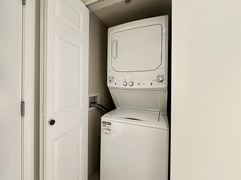 302 1420 W GEORGIA STREET, Vancouver BC V6G 3K4