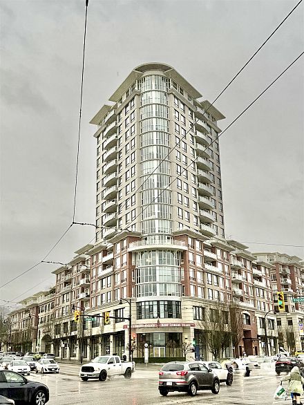 302 4028 Knight Street