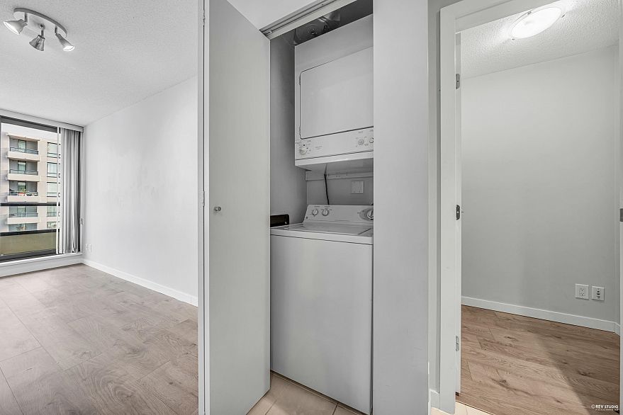 1703 977 Mainland Street