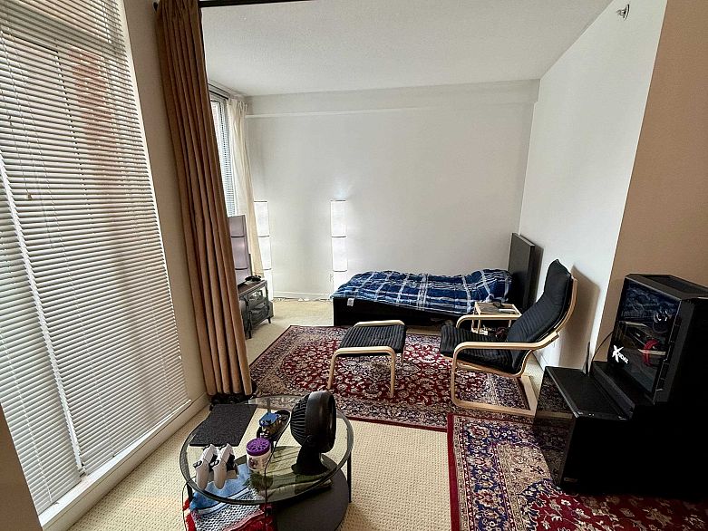 302 4028 Knight Street