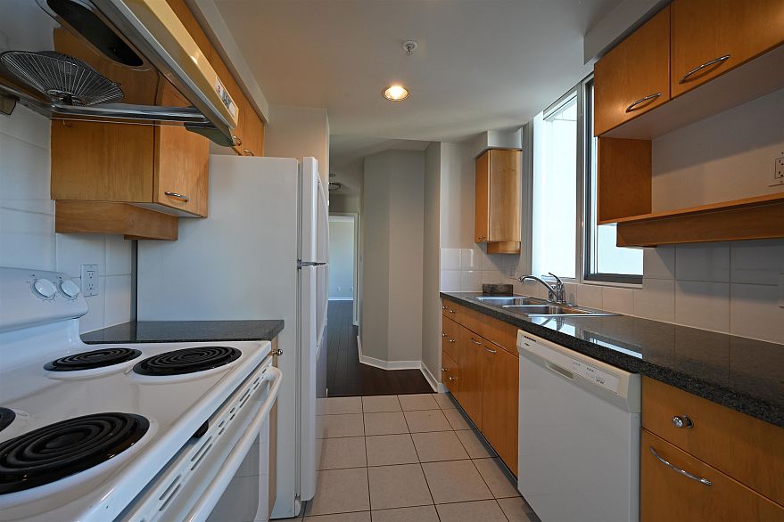 2002 1201 Marinaside Crescent