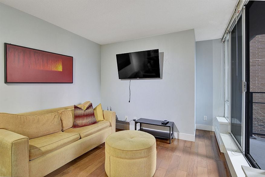 318 1088 RICHARDS STREET, Vancouver BC V6B 3E1