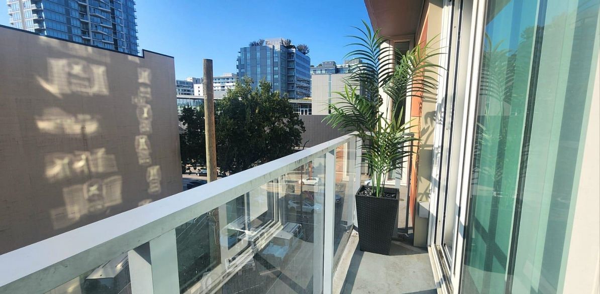 402 180 E 2ND AVENUE, Vancouver BC V5T 0K4