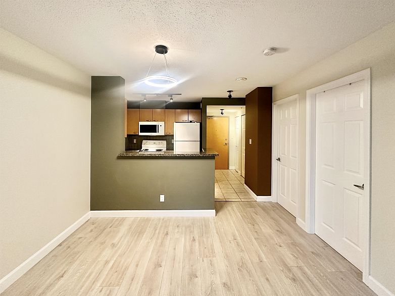 302 1420 W GEORGIA STREET, Vancouver BC V6G 3K4