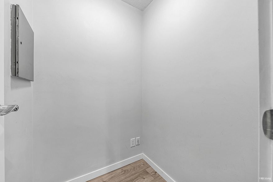 1703 977 Mainland Street