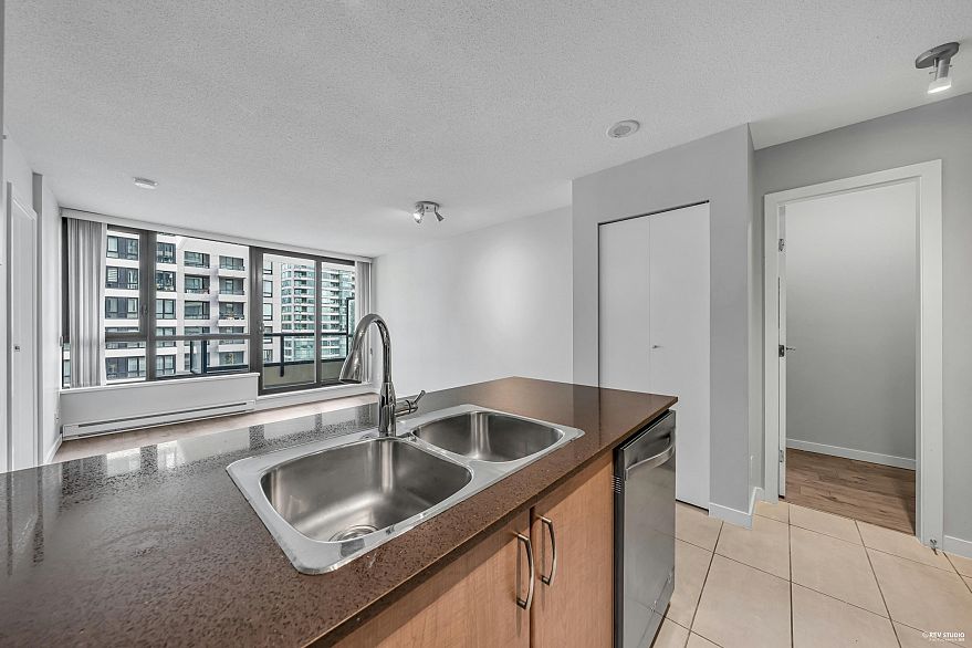 1703 977 Mainland Street