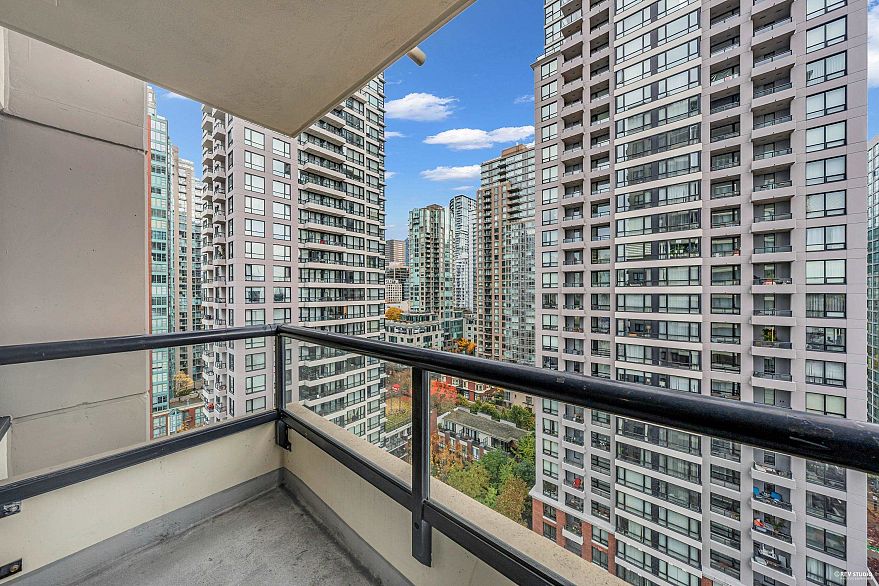 1703 977 Mainland Street