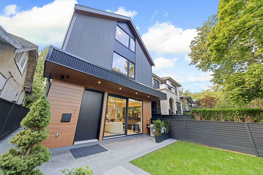 1 3466 W 22nd Avenue