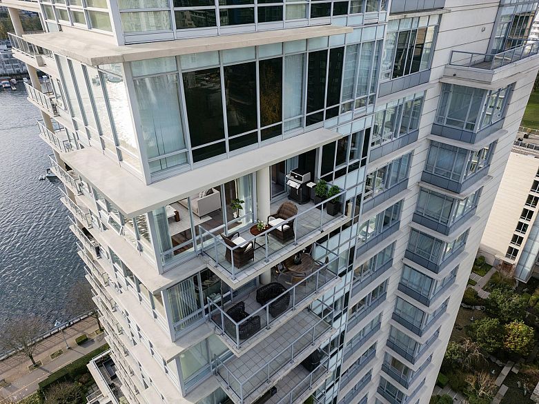 1903 1515 Homer Mews