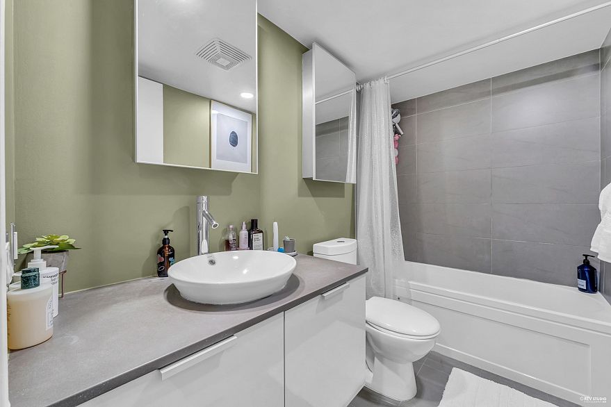 605 128 W Cordova Street