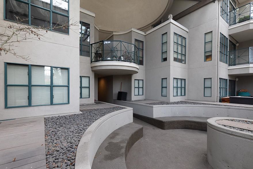 104 700 E Pender Street