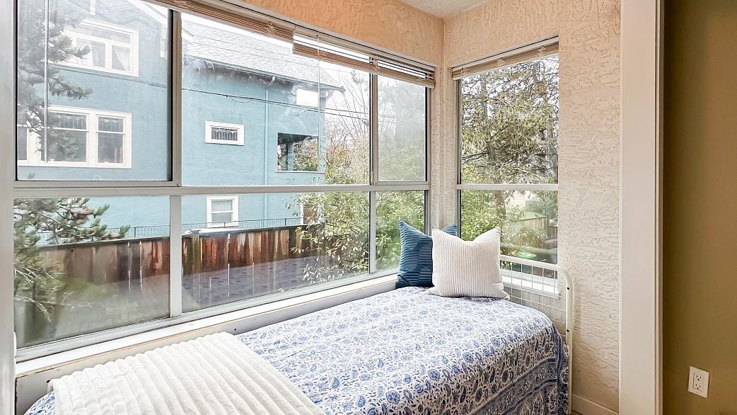 302 120 Garden Drive