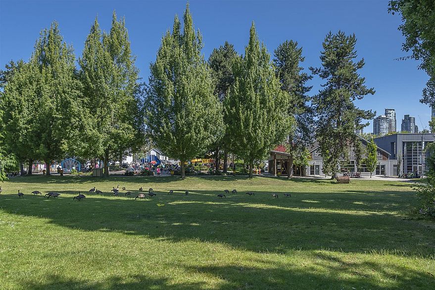 10 1425 Lamey's Mill Road