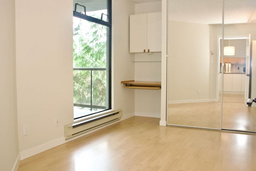 402 1230 Comox Street