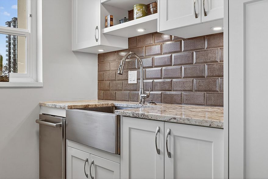 402 1100 Harwood Street