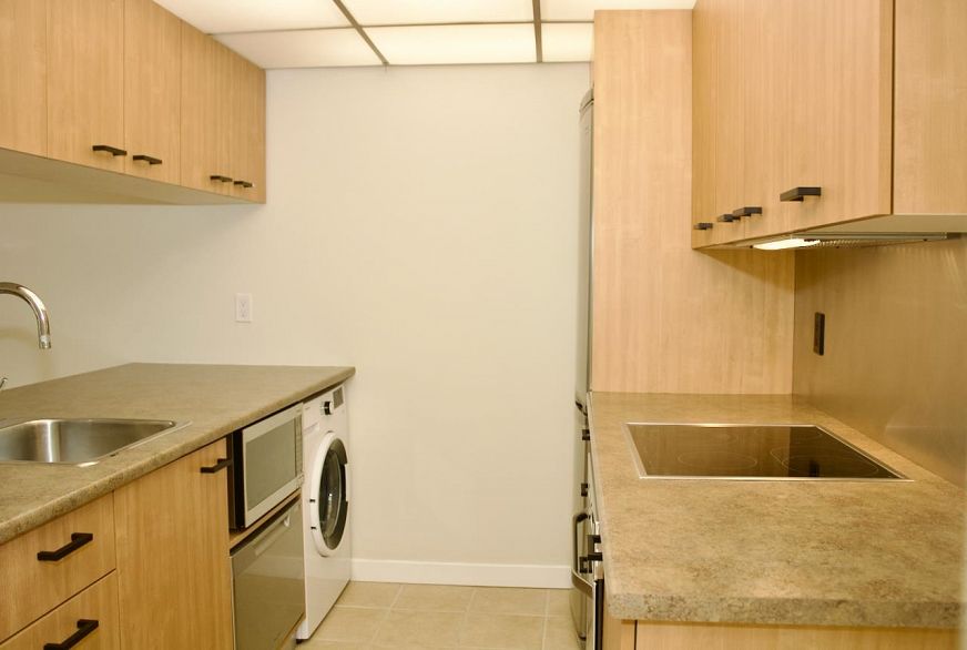 402 1230 Comox Street