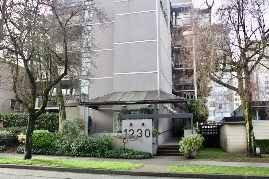 402 1230 Comox Street