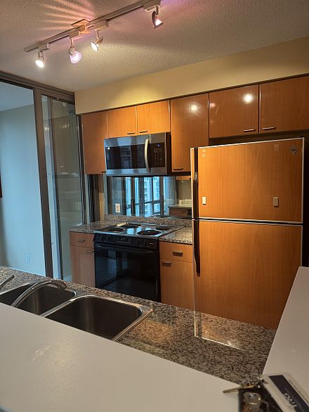 1501 1288 W Georgia Street