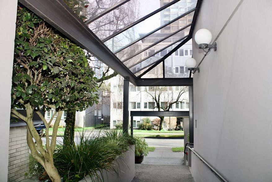 402 1230 Comox Street