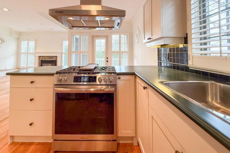 1520 TRAFALGAR STREET, Vancouver BC V6K 3R5