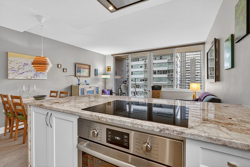 402 1100 Harwood Street