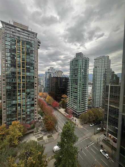 1501 1288 W Georgia Street